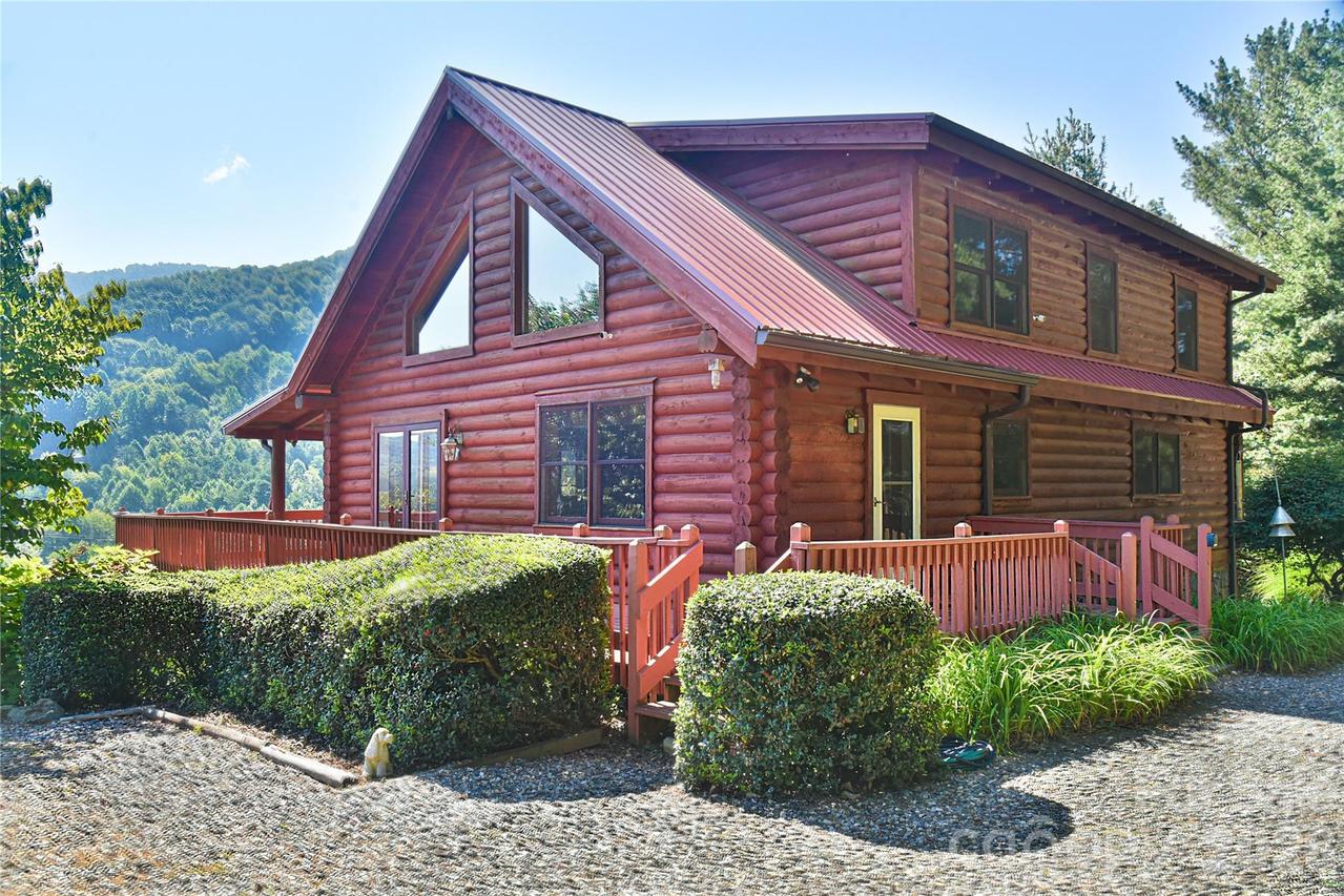 27 Winn Dr., Leicester, NC 28748