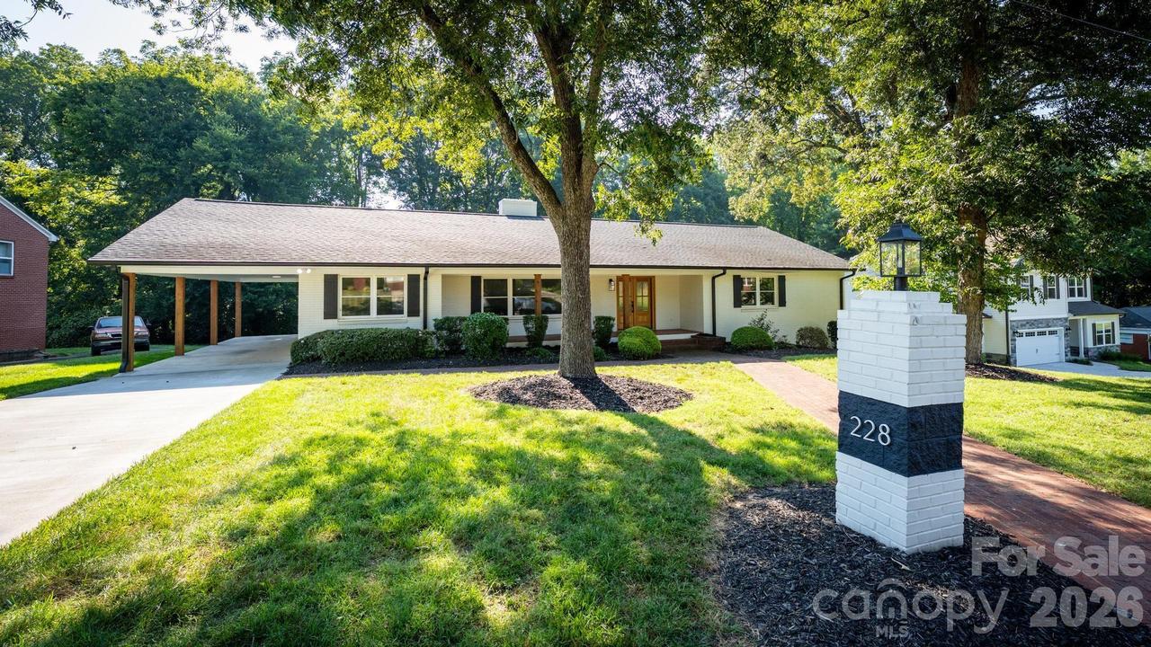 228 Cedar St., Mooresville, NC 28115
