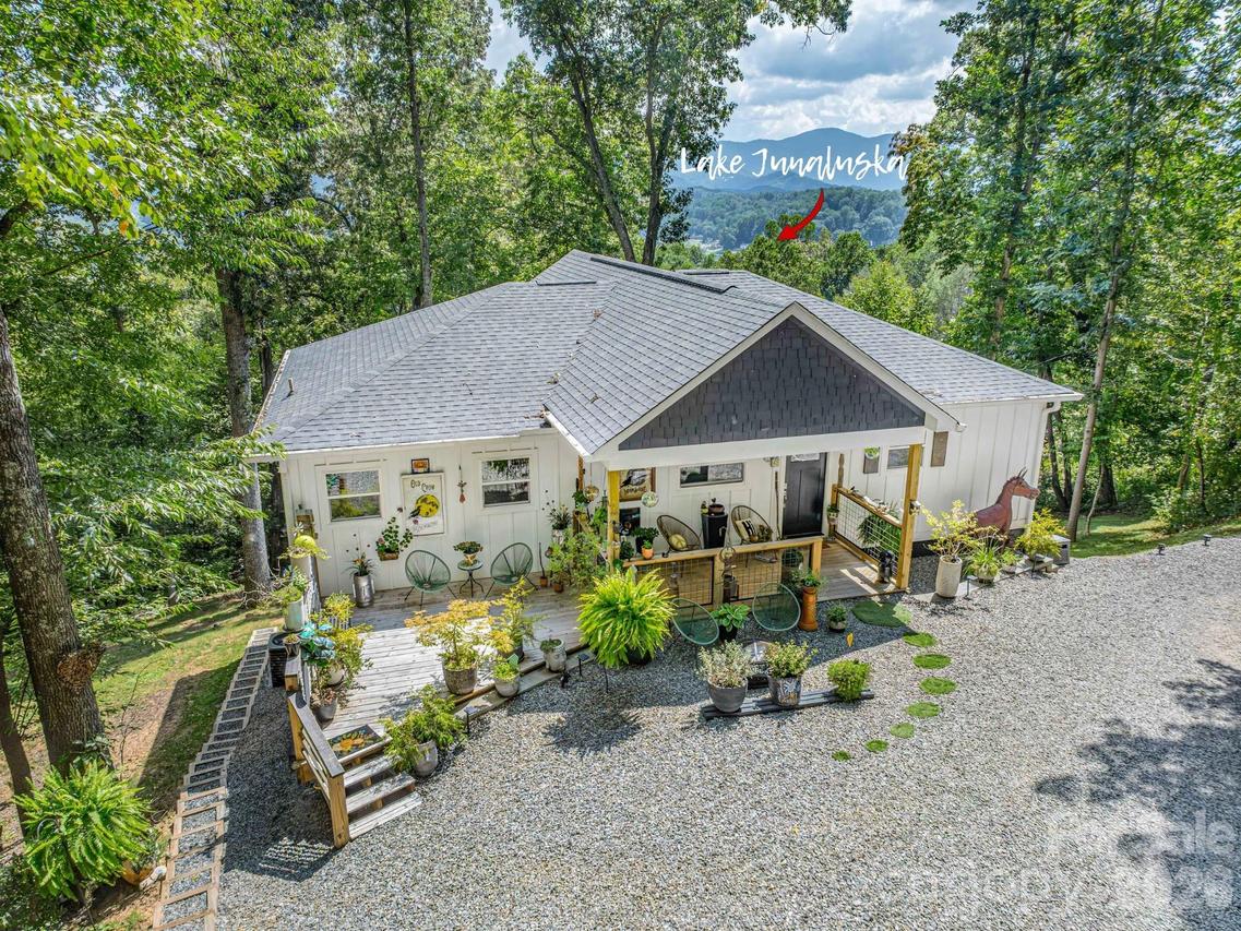56 Kammerer Dr., Waynesville, NC 28785