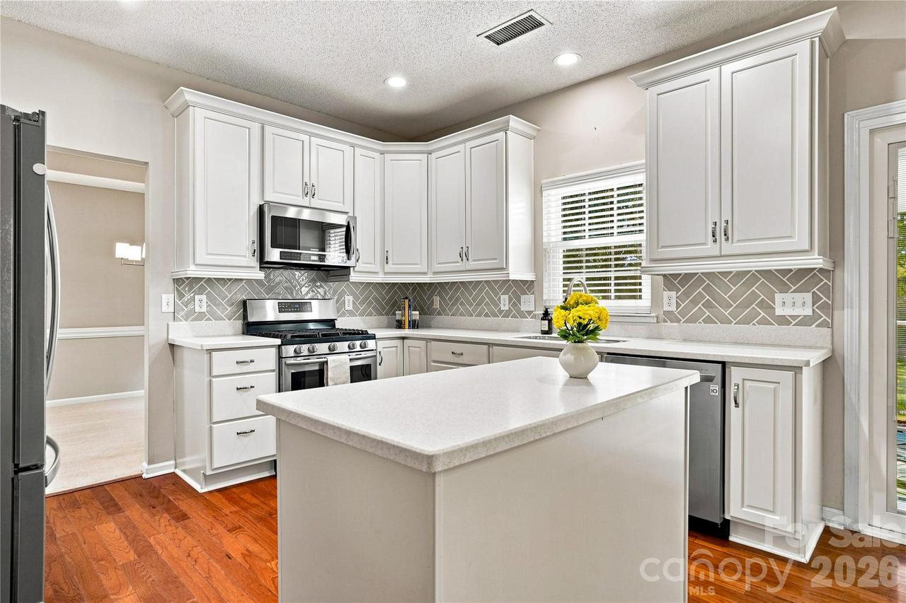 5477 Cambridge Bay Dr., Charlotte, NC 28269