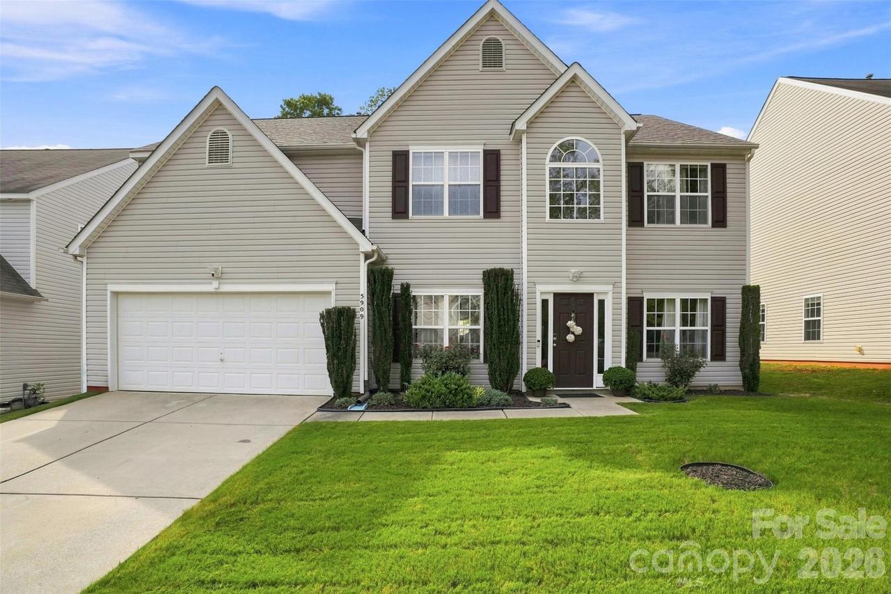 5909 Parkstone Dr., Matthews, NC 28104