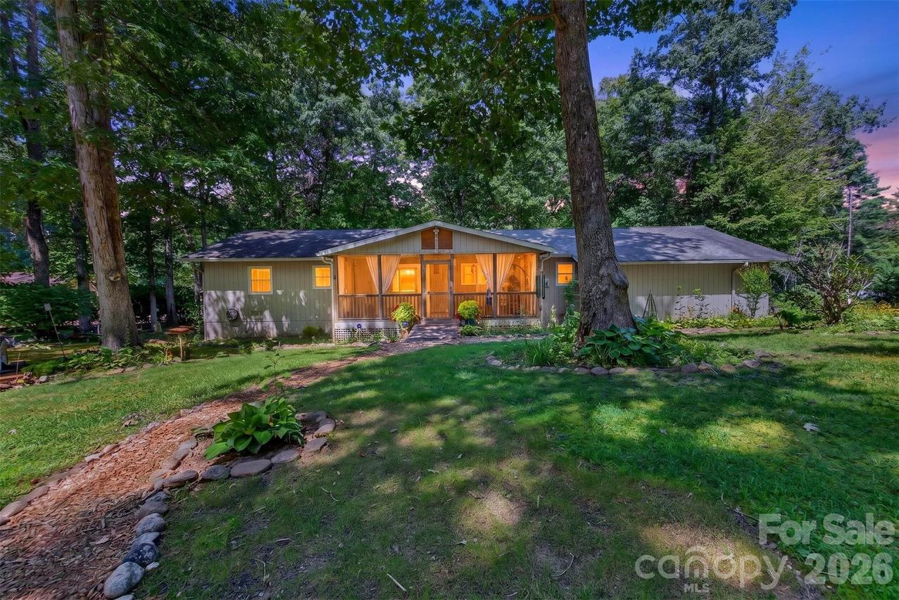 42 Timothy Ln., Candler, NC 28715
