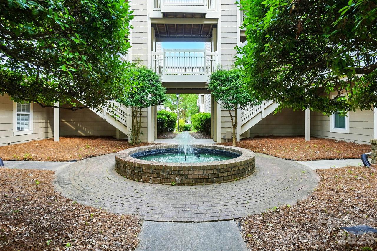 5007 Sharon Rd. #R, Charlotte, NC 28210