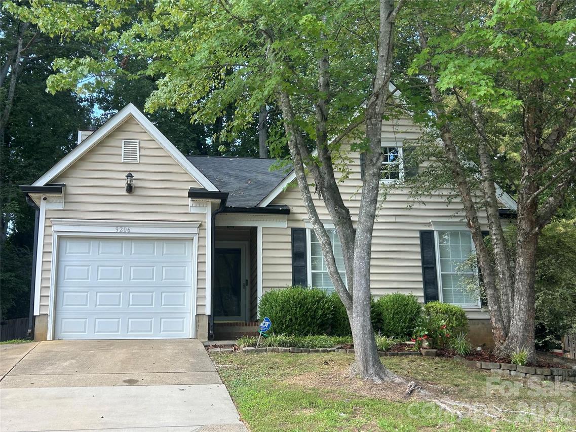 9206 Rotherham Ln., Charlotte, NC 28216