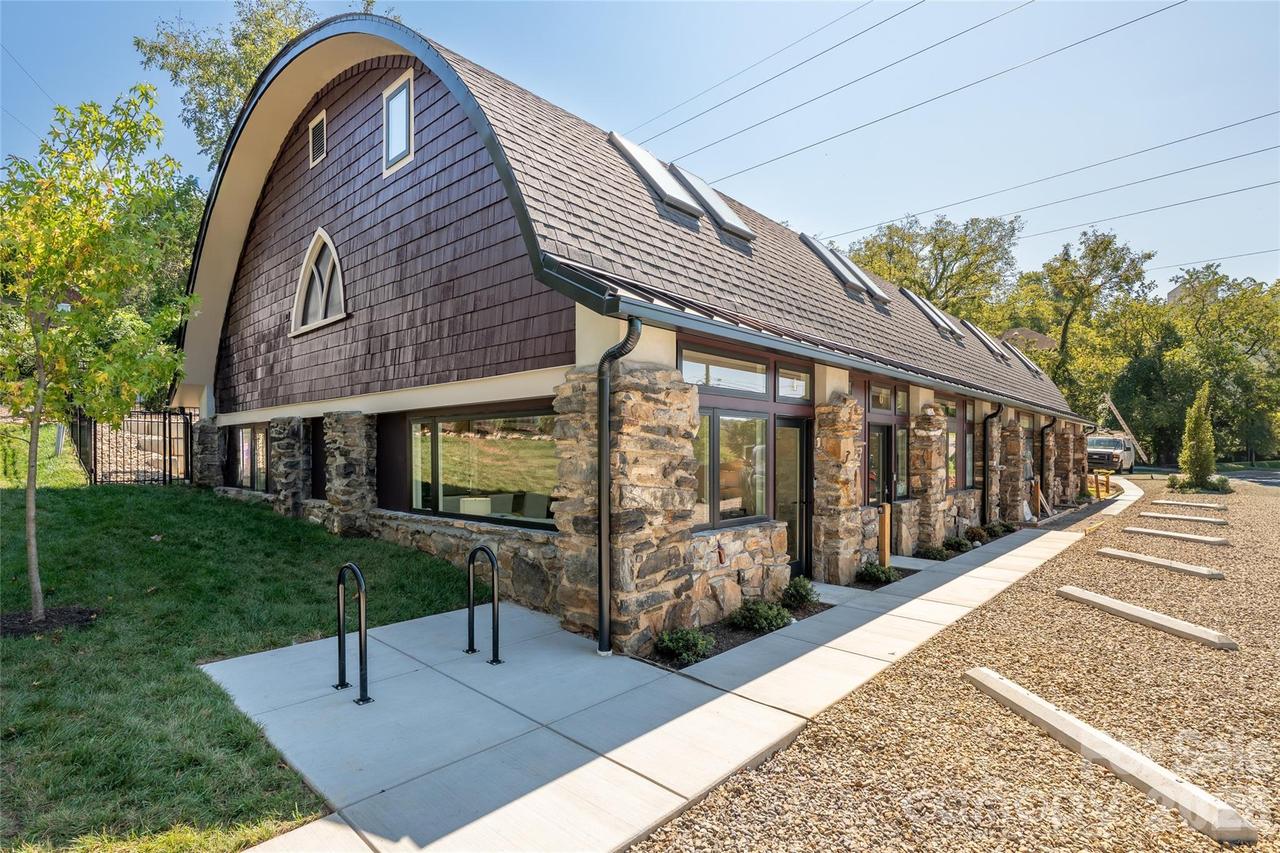 4 Roberts St., Asheville, NC 28801