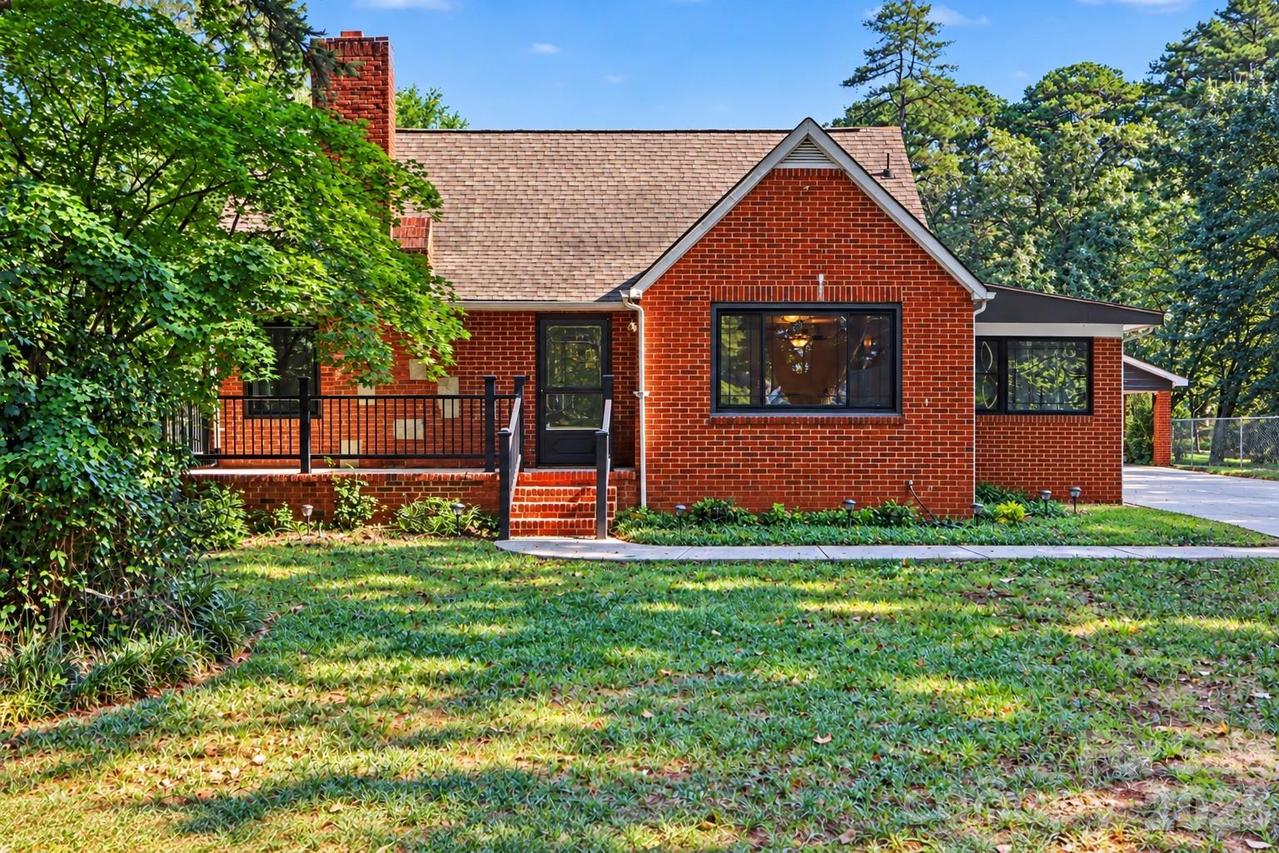 5528 Oak Dr., Charlotte, NC 28216
