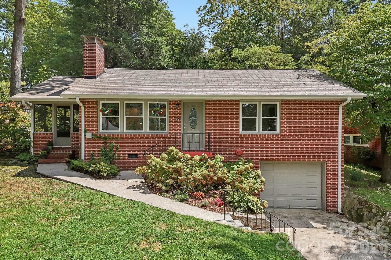 322 Crescent Ave., Hendersonville, NC 28792