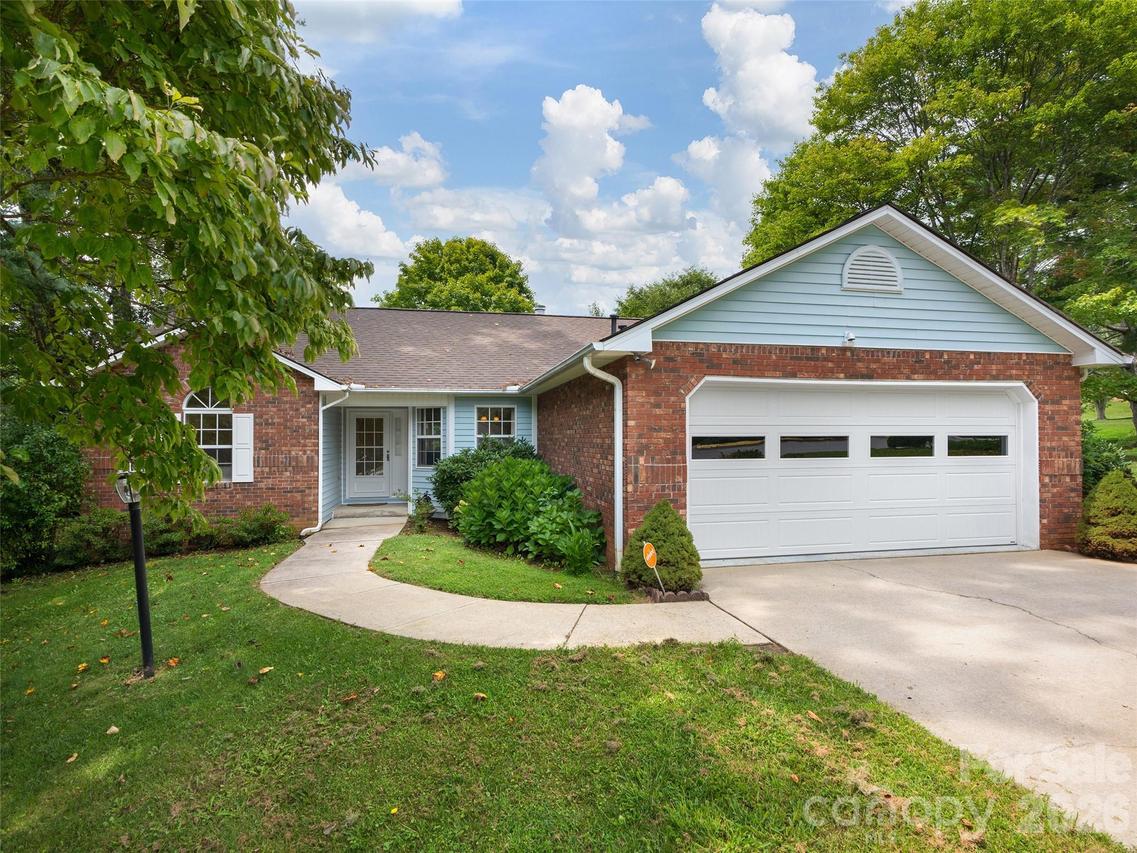 5 St Andrews Dr., Etowah, NC 28729