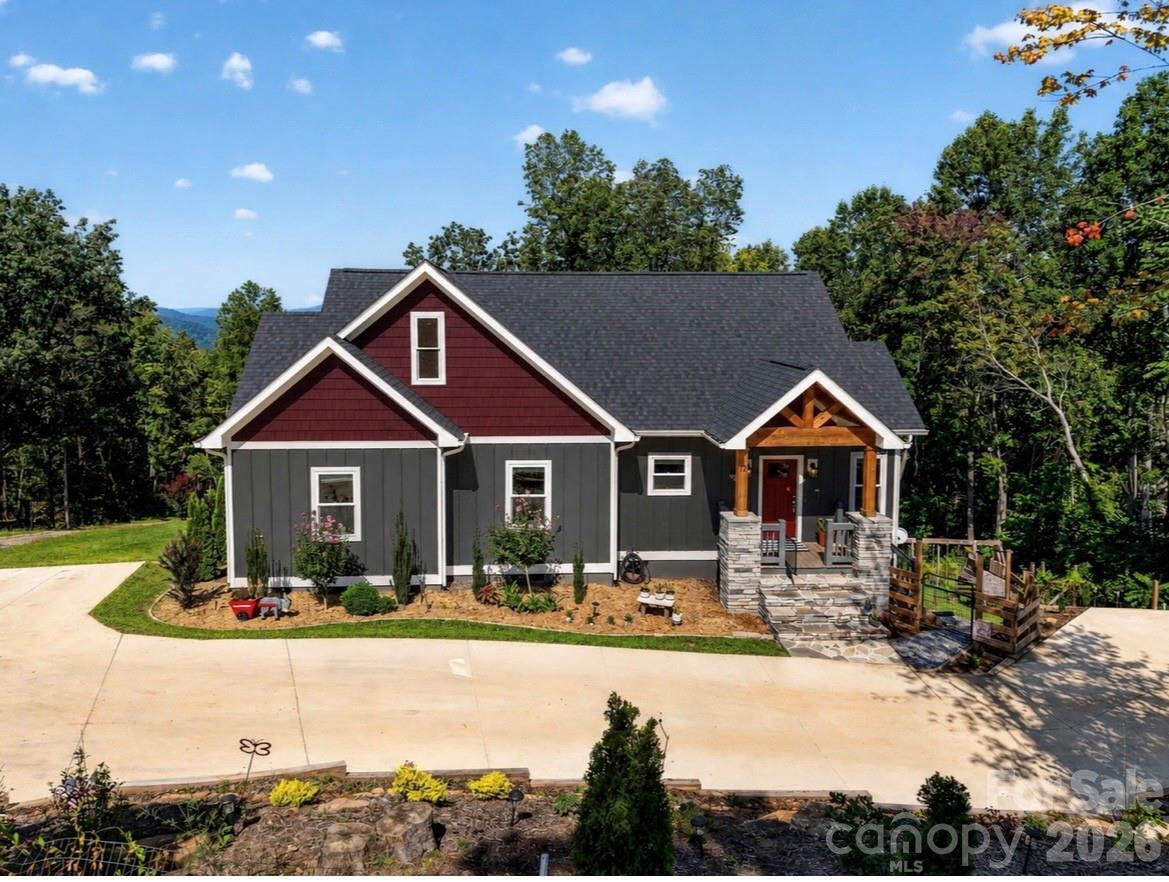 72 Jacks Paw Ln., Hendersonville, NC 28792