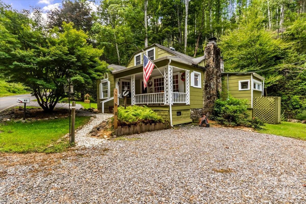 92 Silas Branch Rd., Burnsville, NC 28714