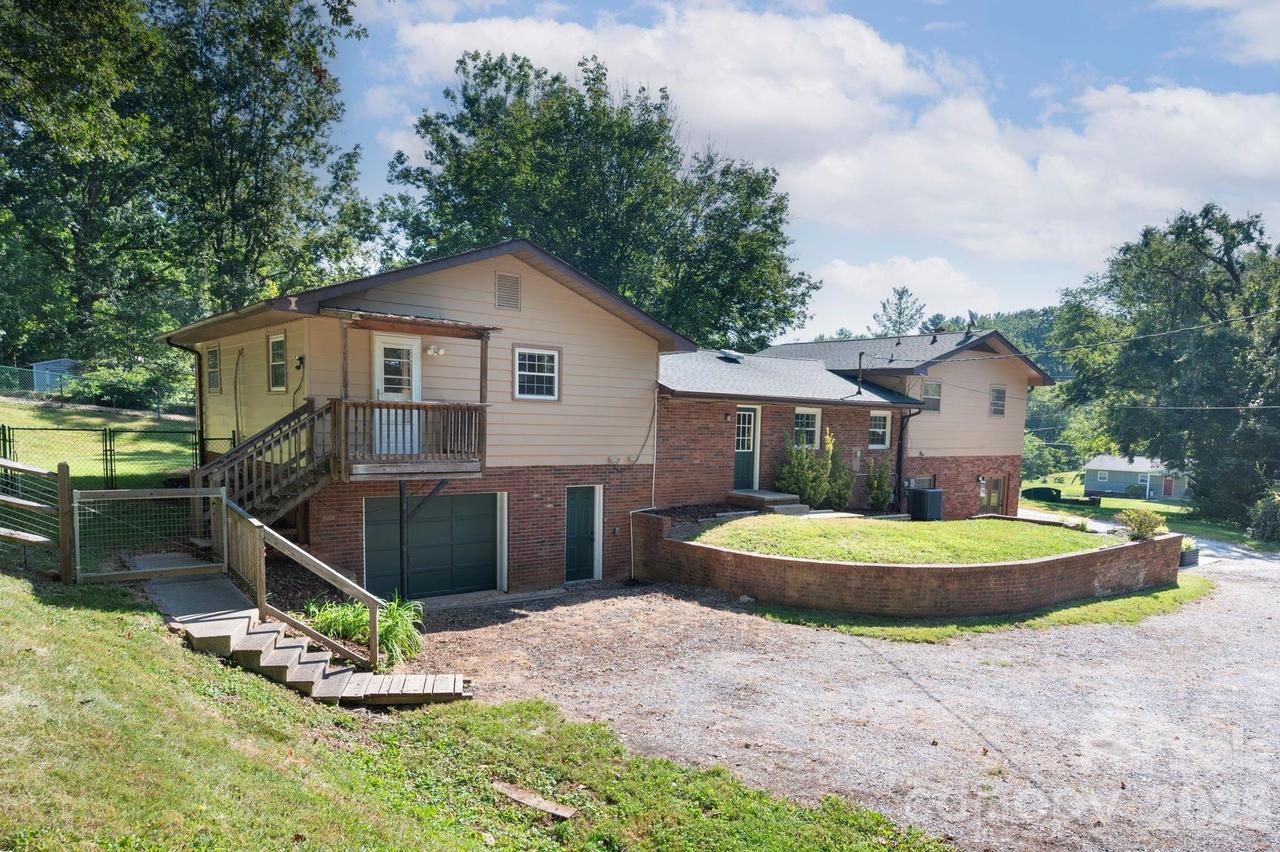 2 Independence Blvd., Asheville, NC 28805