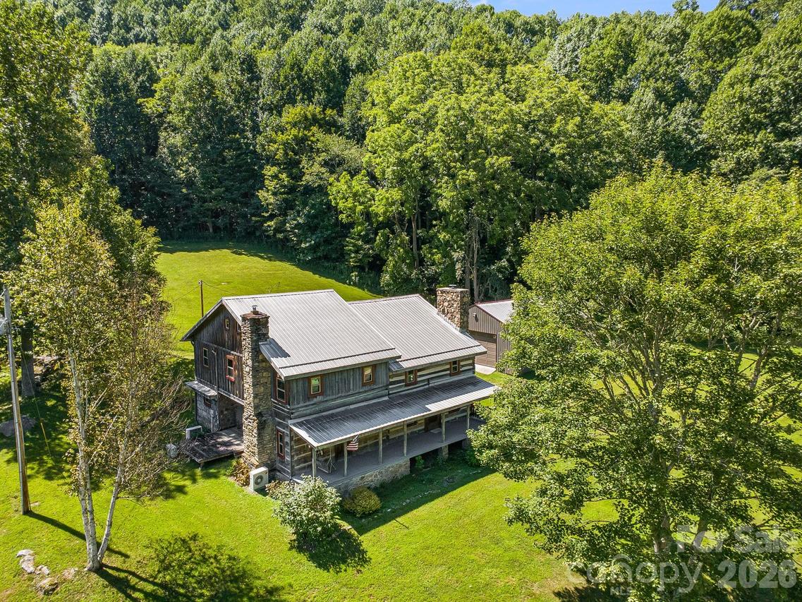 146 Gentry Farm Dr., Hot Springs, NC 28743