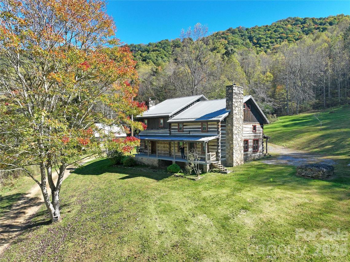 146 Gentry Farm Dr., Hot Springs, NC 28743