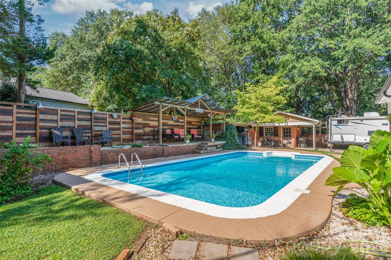 1339 Carmen Ln., Gastonia, NC 28054