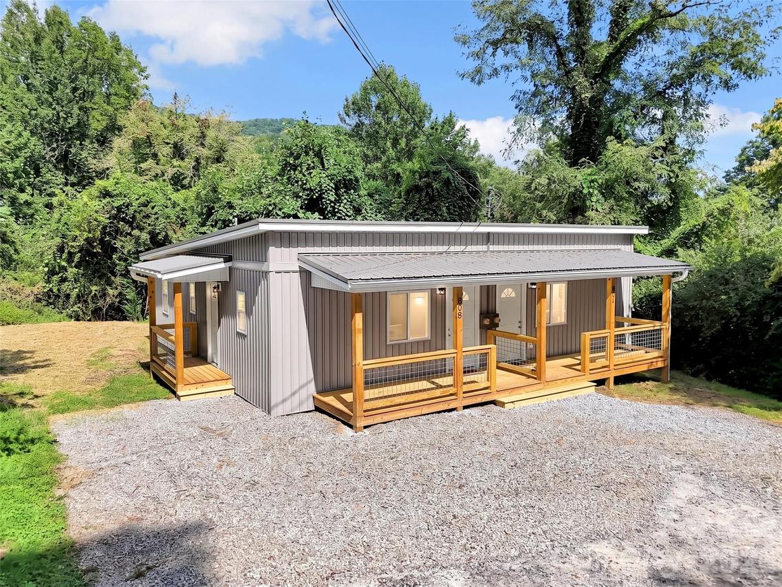 80 Mcelroy St., Waynesville, NC 28786