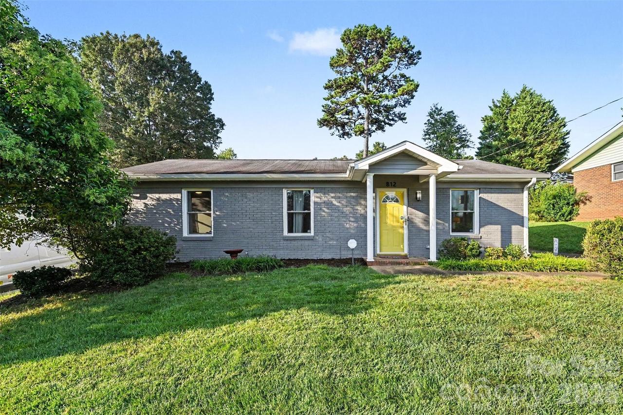 812 Capps Hill Mine Rd., Charlotte, NC 28216