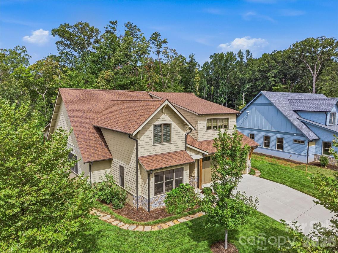 37 Ashe Park Cir., Asheville, NC 28806