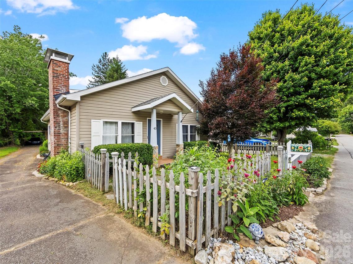 43 Avery St., Waynesville, NC 28786
