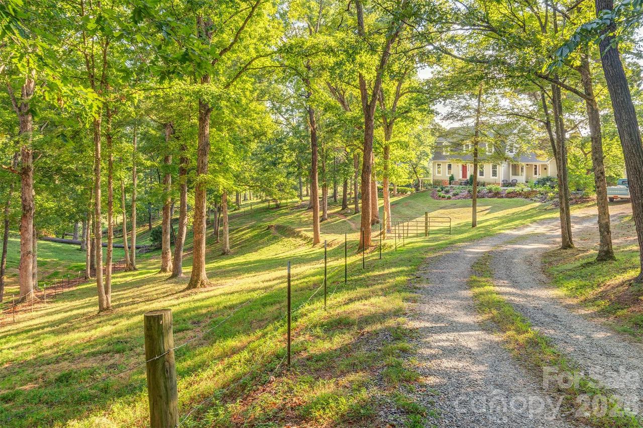 64 Greenridge Rd., Weaverville, NC 28787