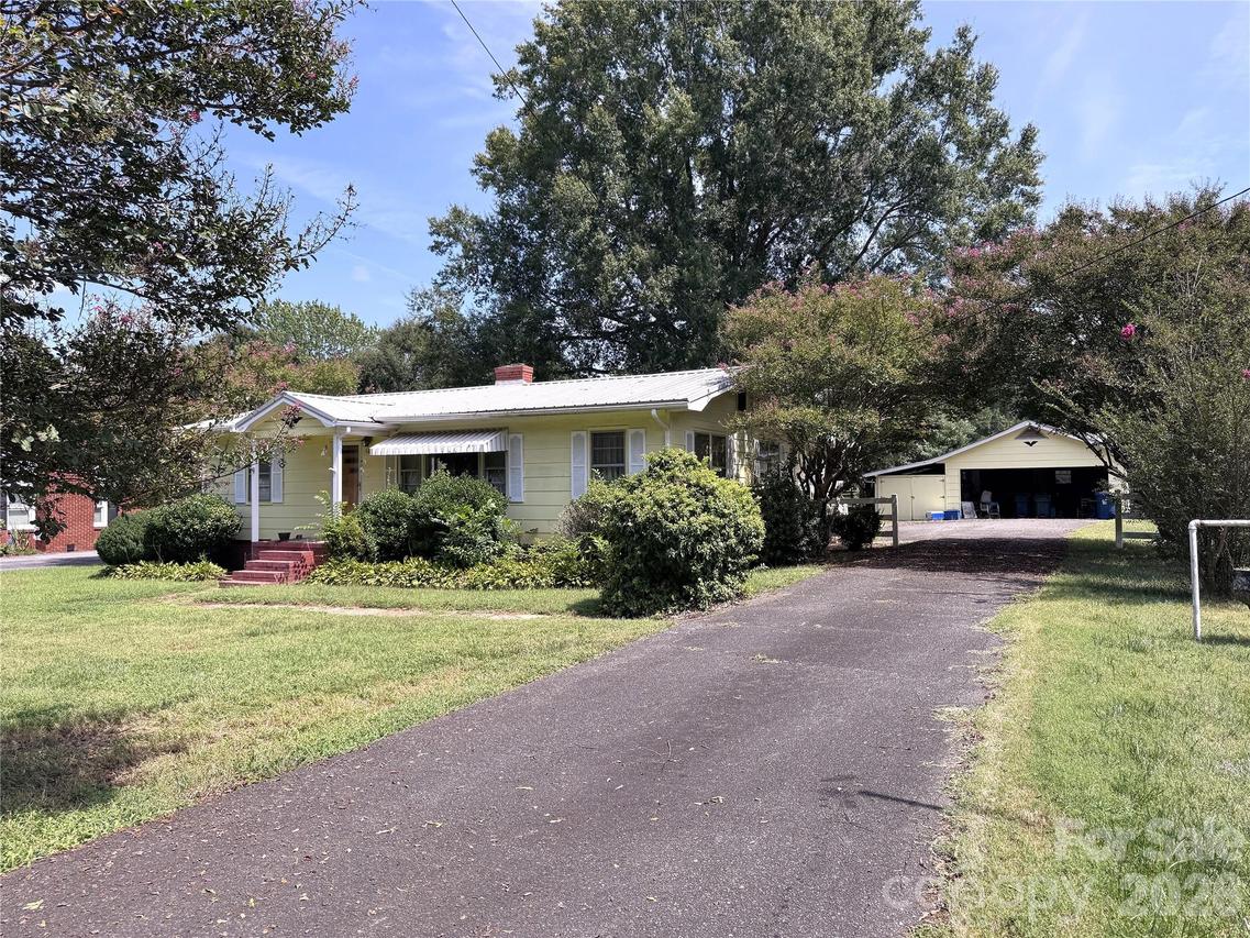 100 Dallas St., Huntersville, NC 28078