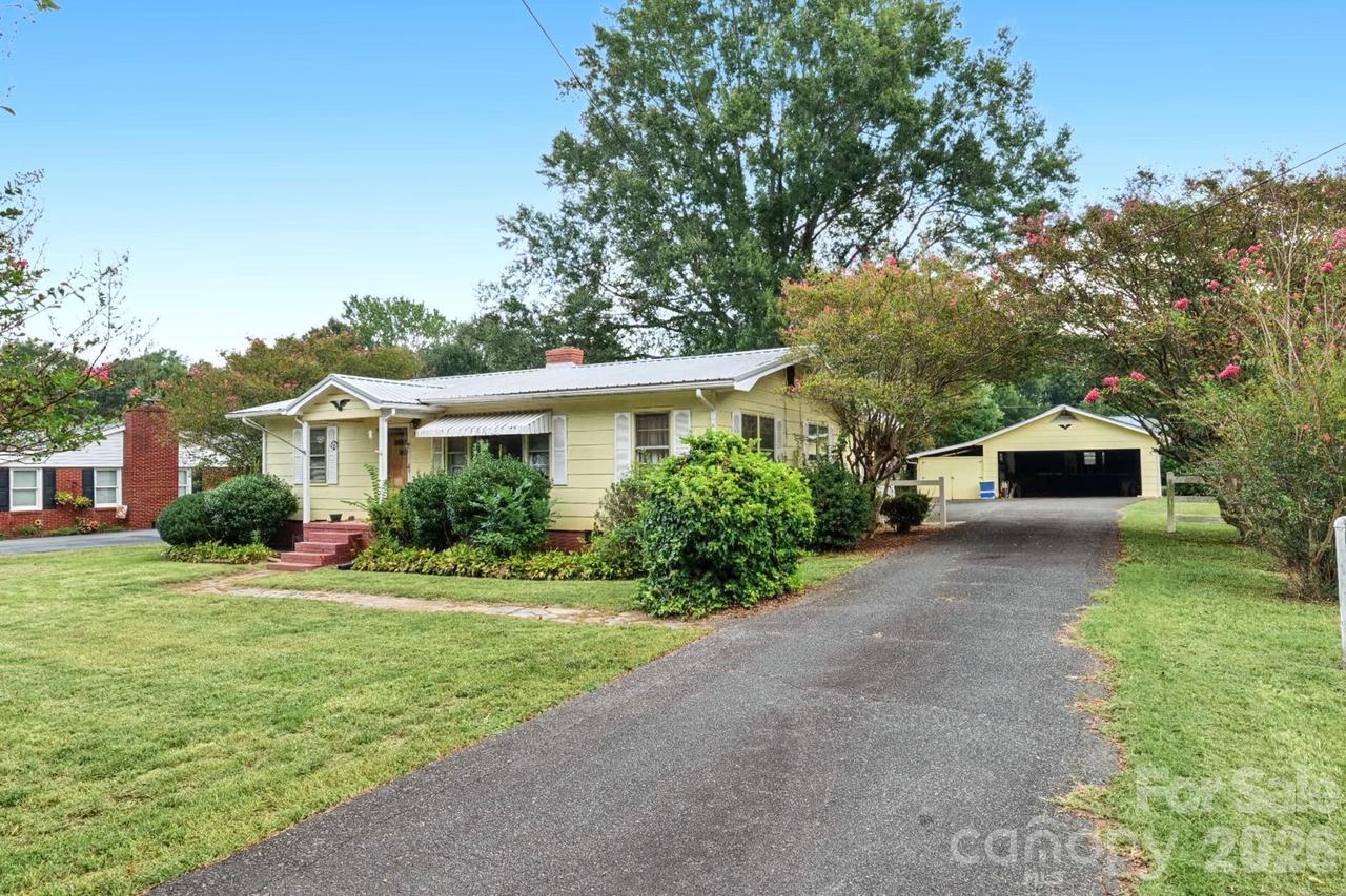 100 Dallas St., Huntersville, NC 28078