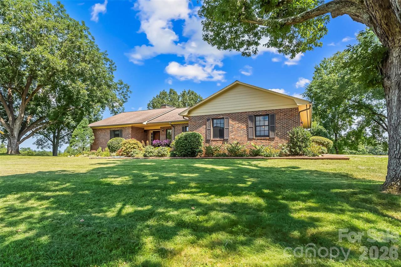 402 Catawba St., Morganton, NC 28655