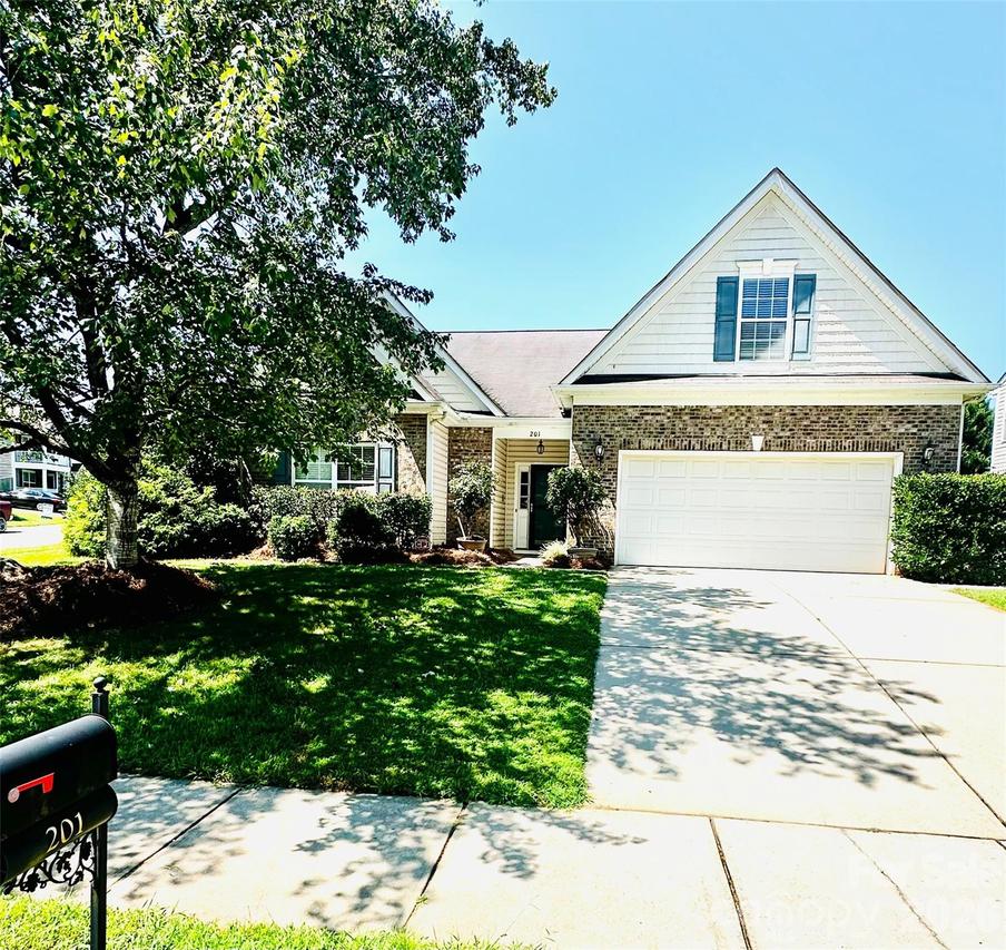 201 Augustus Ln., Mount Holly, NC 28120