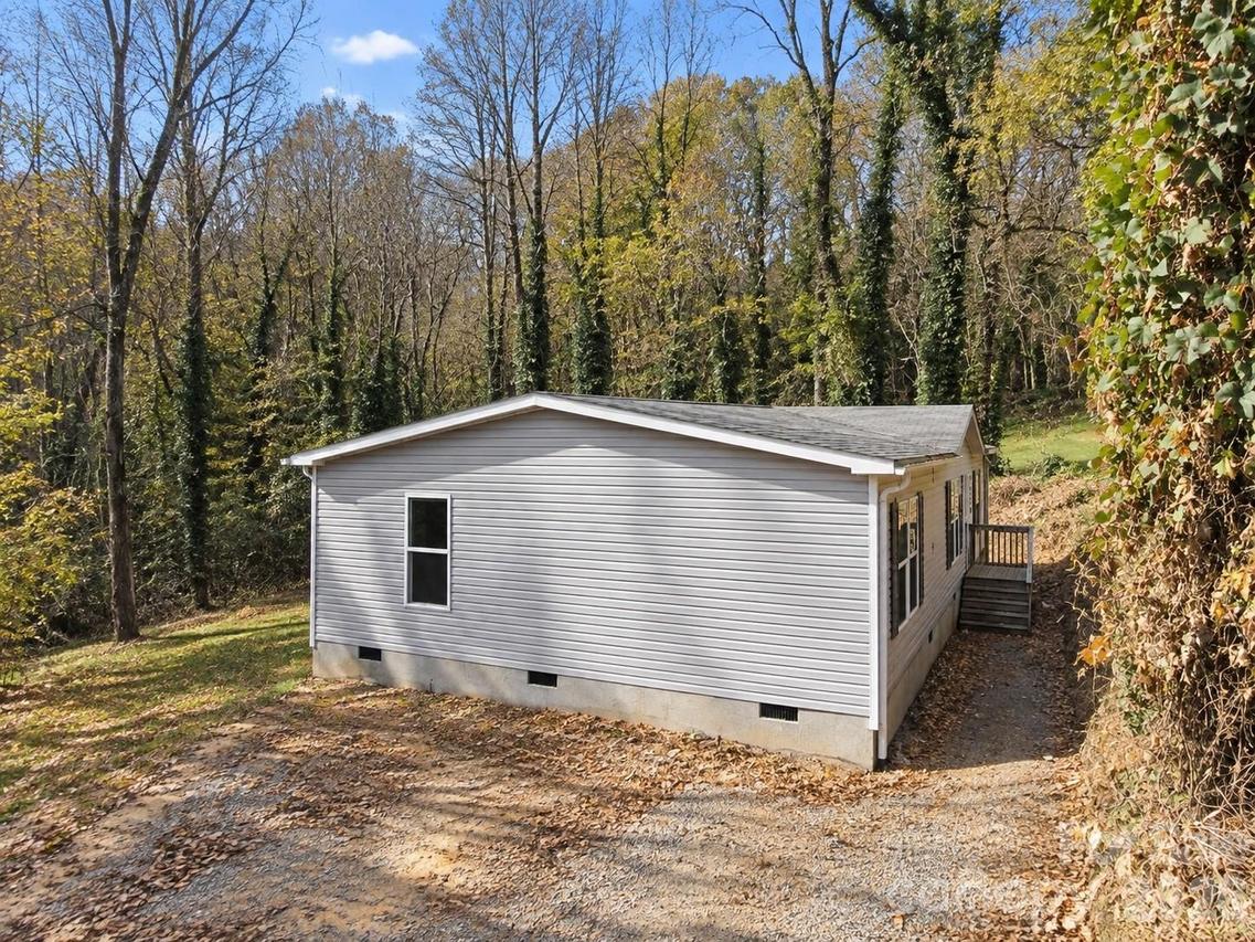 55 Harris Ridge Rd., Candler, NC 28715