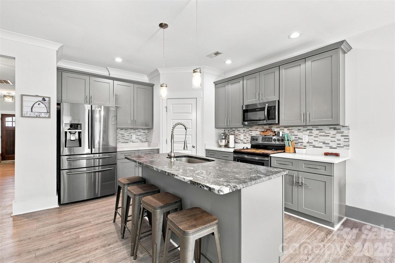 142 Donsdale Dr., Statesville, NC 28625