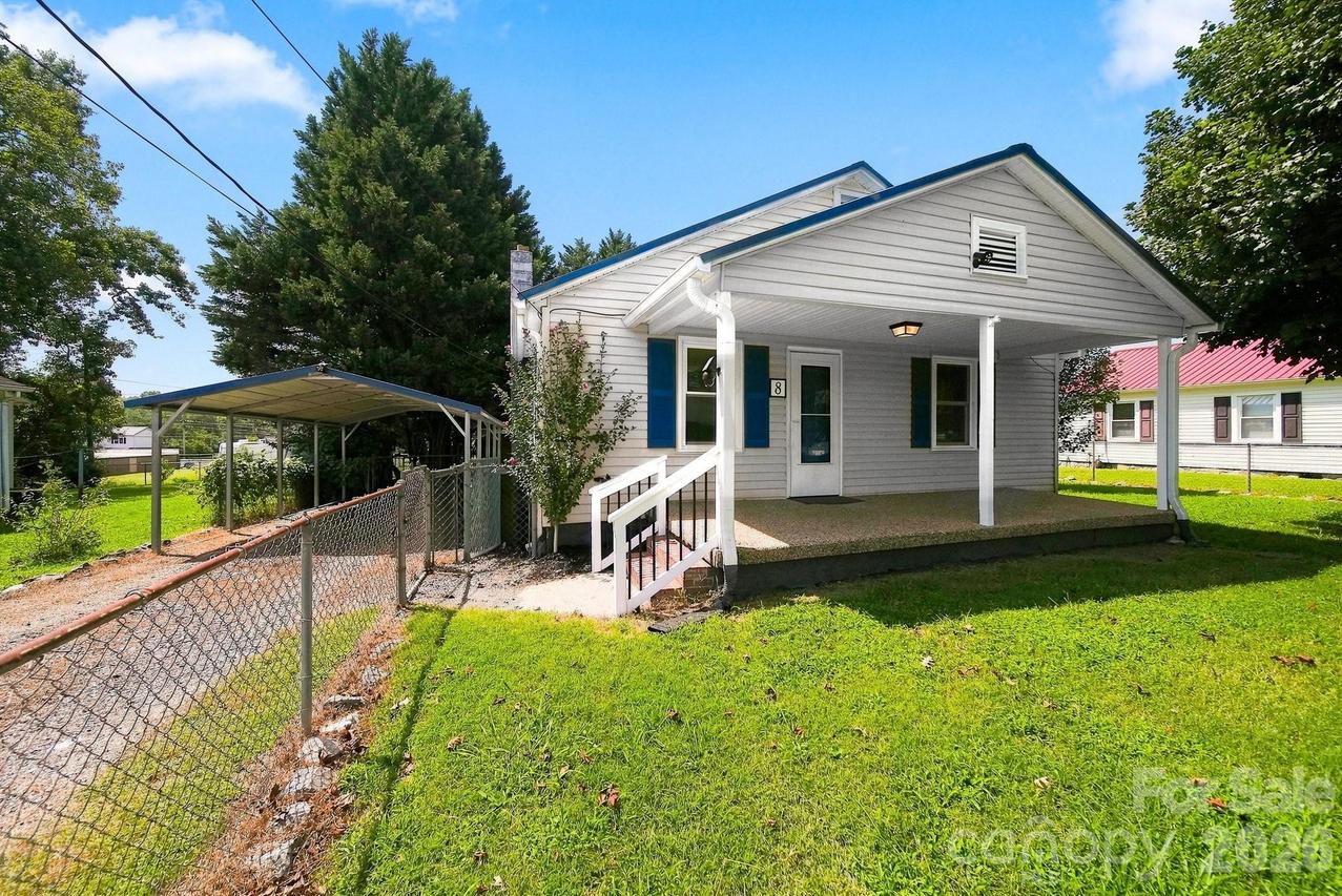 8 Crescent St., Granite Falls, NC 28630