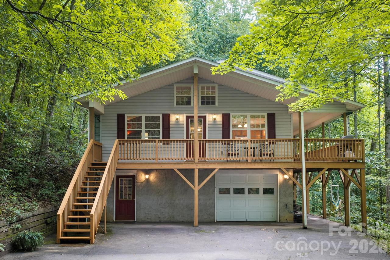 336 Hidden Creek Ln., Burnsville, NC 28714