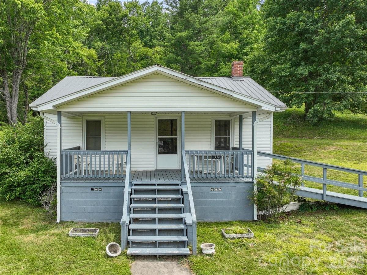 659 Newdale Church Rd., Burnsville, NC 28714