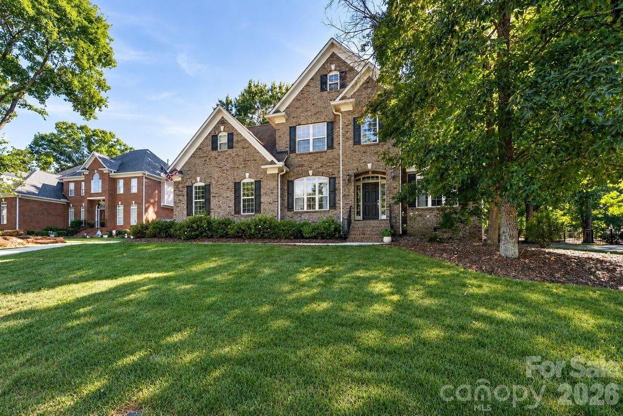 2612 Albatross Ln., Matthews, NC 28104