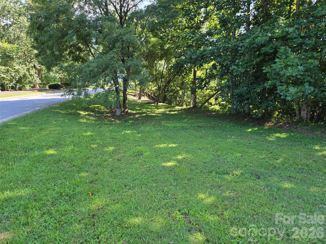 59 Summit Hill Rd., Hendersonville, NC 28791