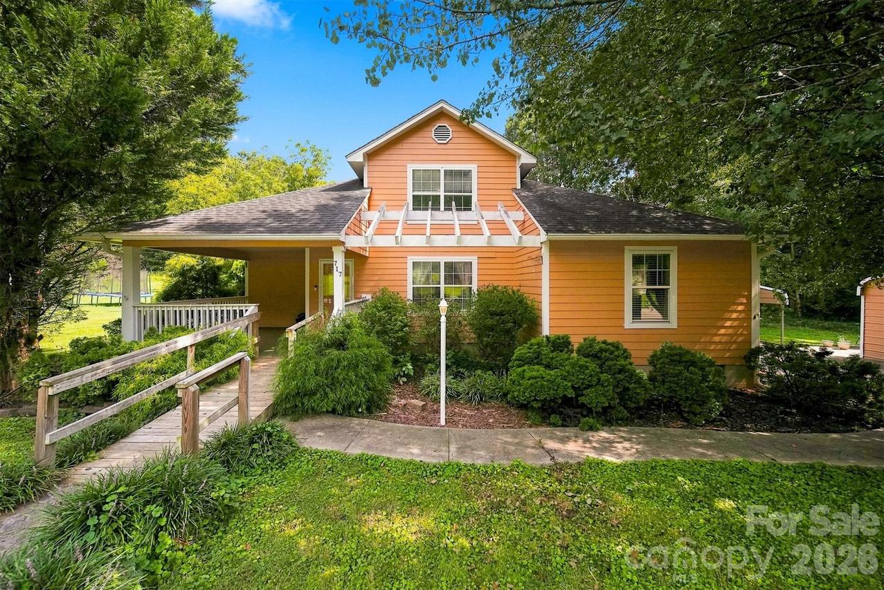 717 2nd Street Pl., Conover, NC 28613