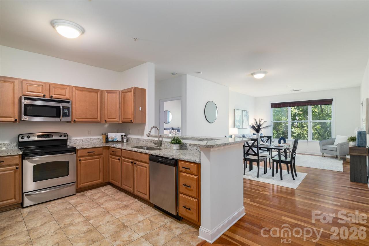 1000 E Woodlawn Rd. #217, Charlotte, NC 28209