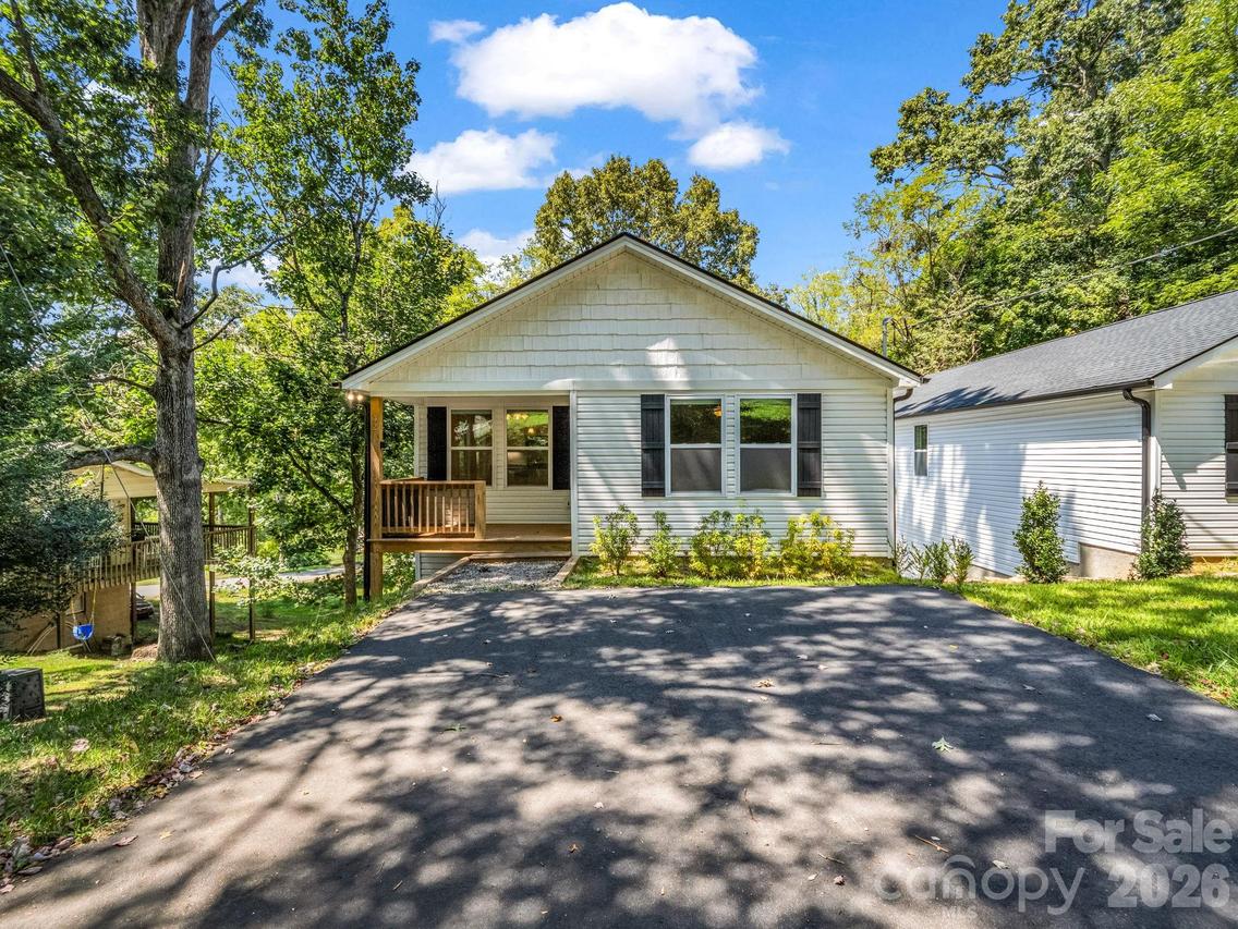92 Lakeside Dr., Asheville, NC 28806