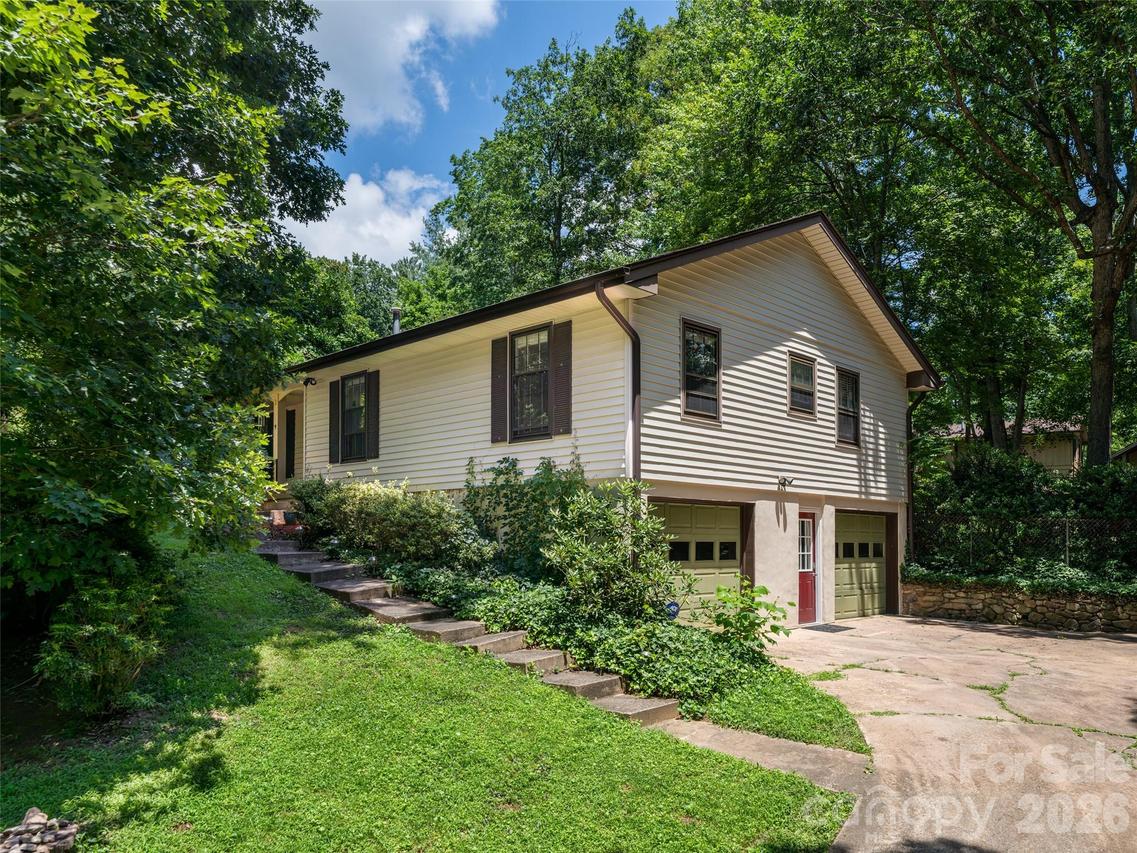 14 Forest Ridge Dr., Arden, NC 28704