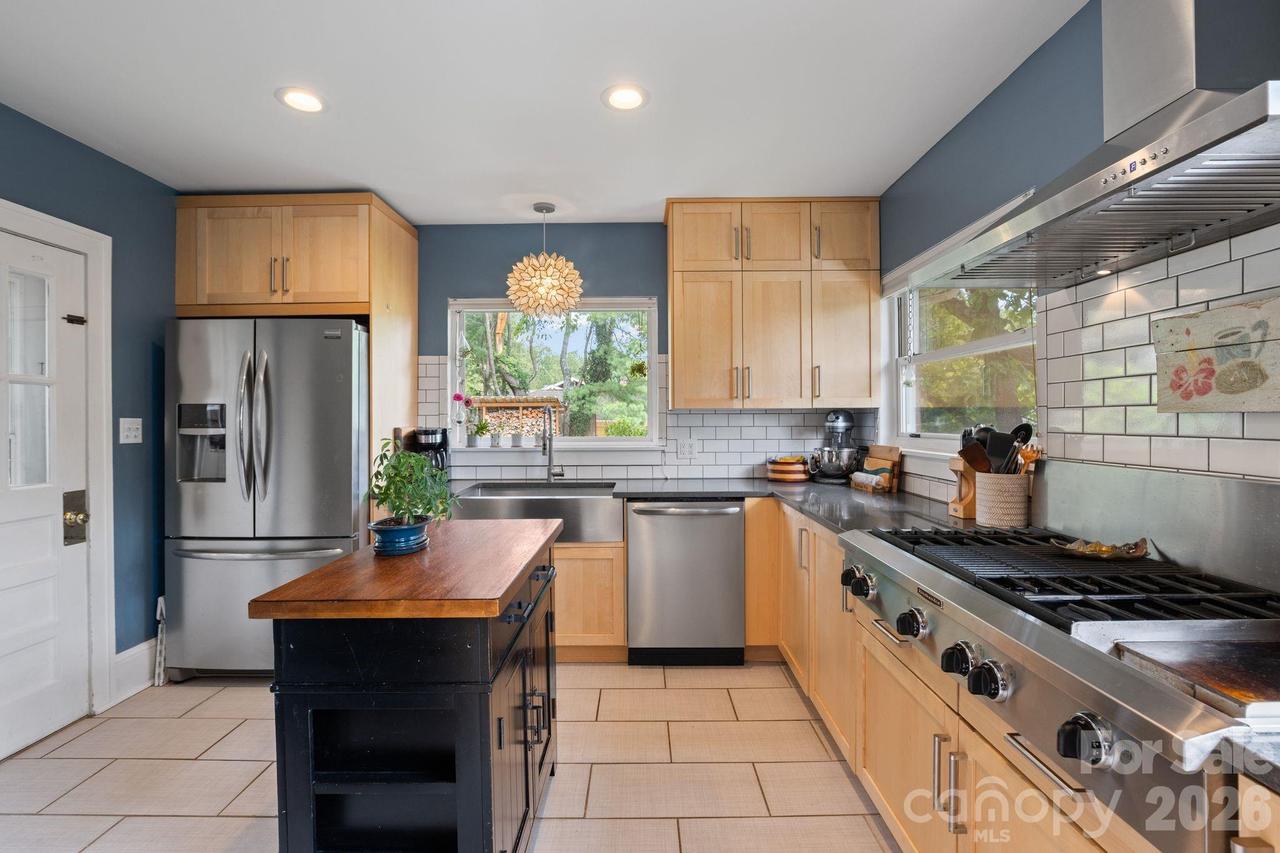 348 Beaucatcher Rd., Asheville, NC 28805