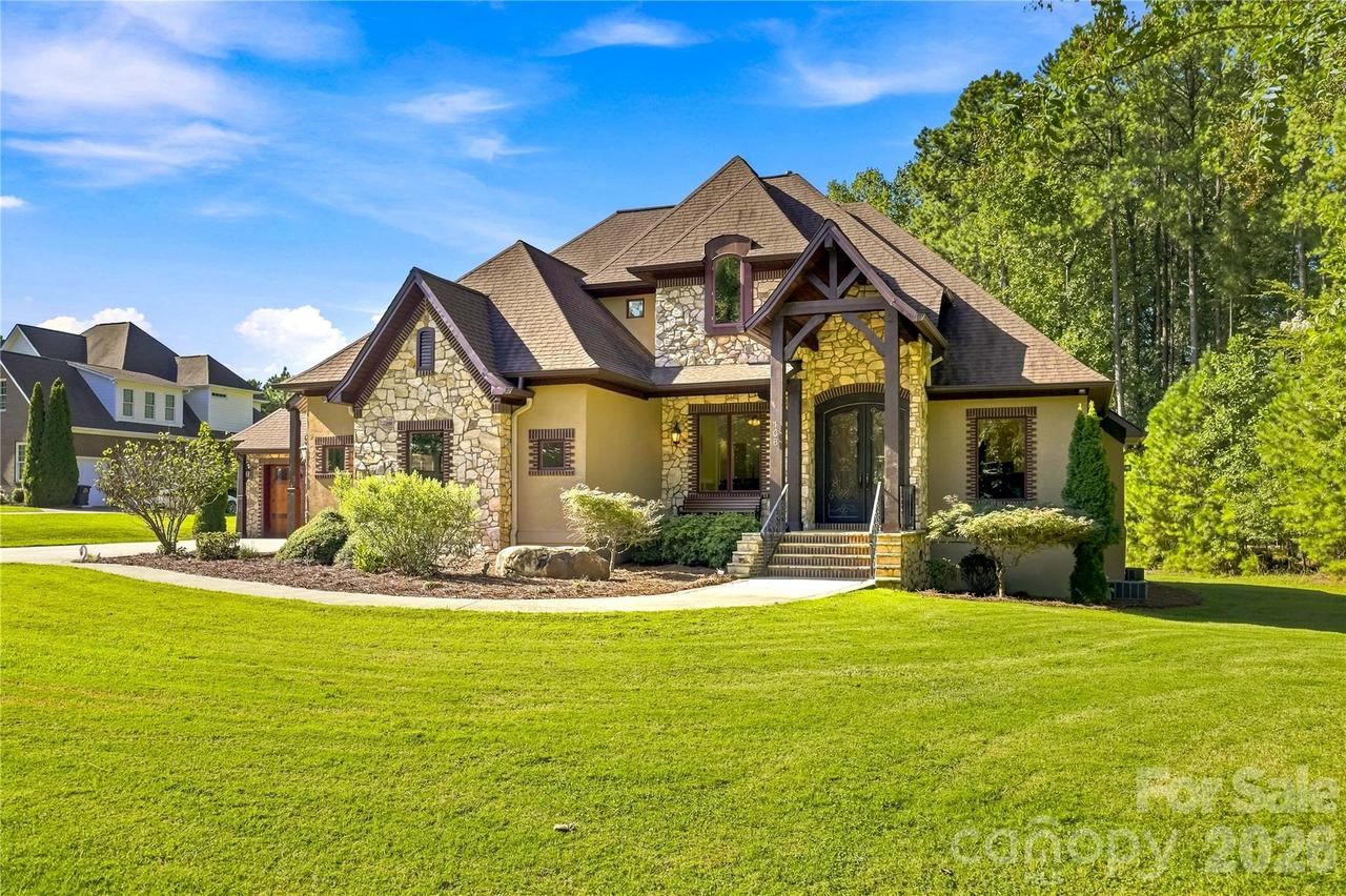 108 Washam Rd., Mooresville, NC 28117