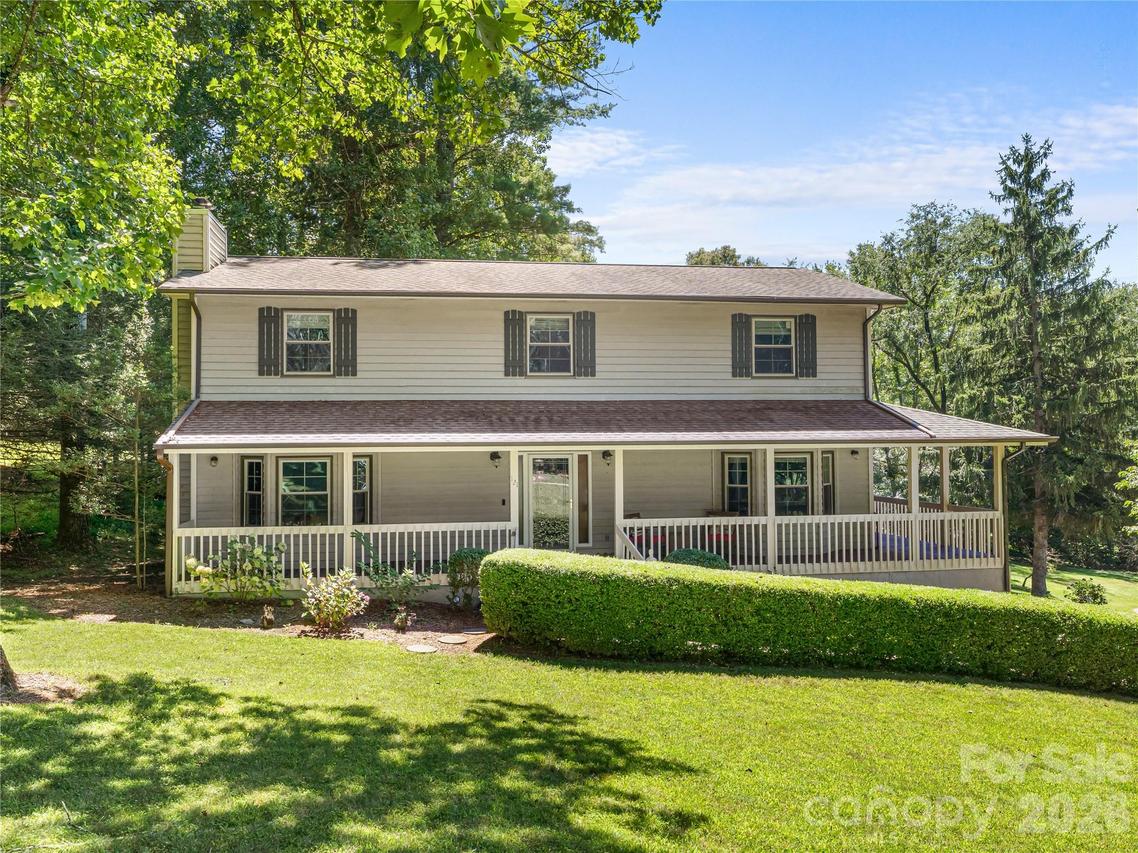 121 Churchill Downs Dr., Fairview, NC 28730
