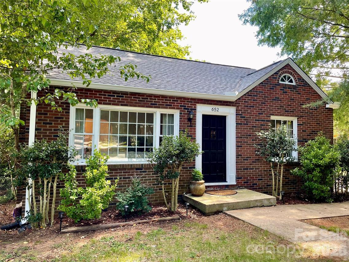 652 Davie Ave., Statesville, NC 28677