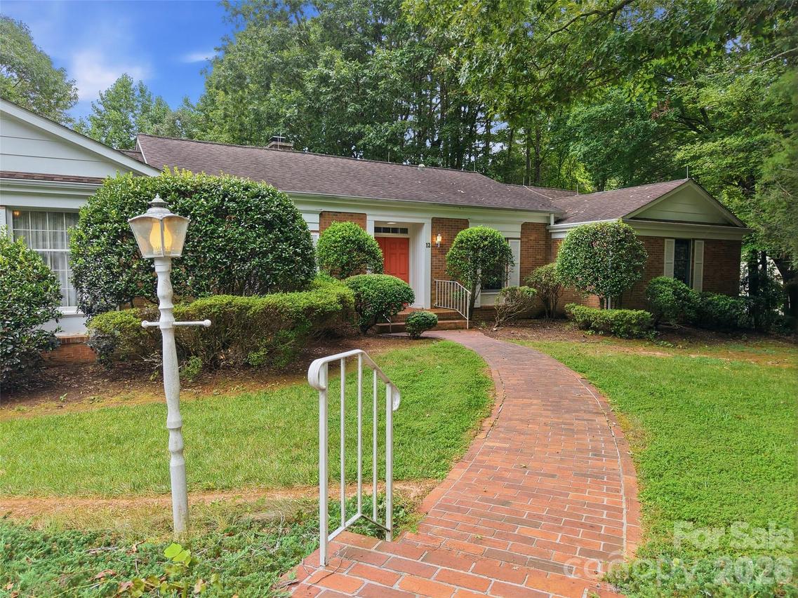 12 Legendary Rd., Hendersonville, NC 28739
