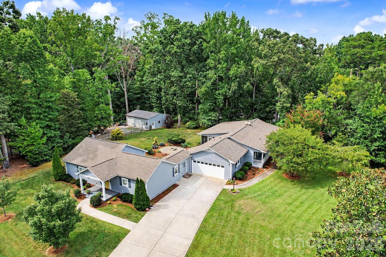 3201 Fairforest Dr., Matthews, NC 28104