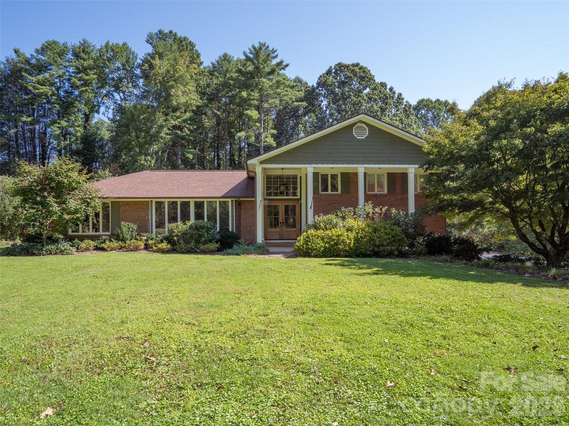 73 Redwood St., Brevard, NC 28712