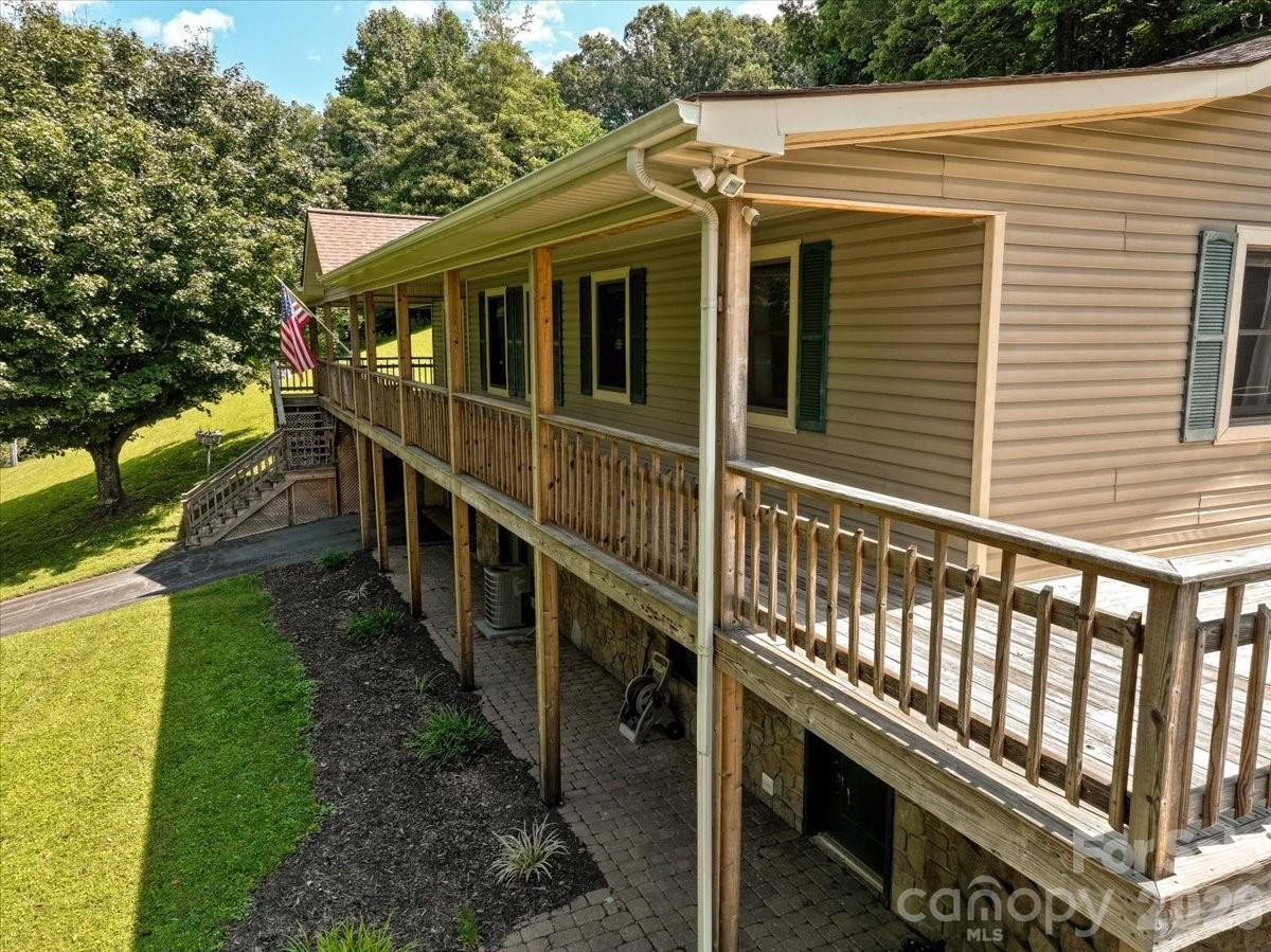 299 Mcdowell Ln., Burnsville, NC 28714