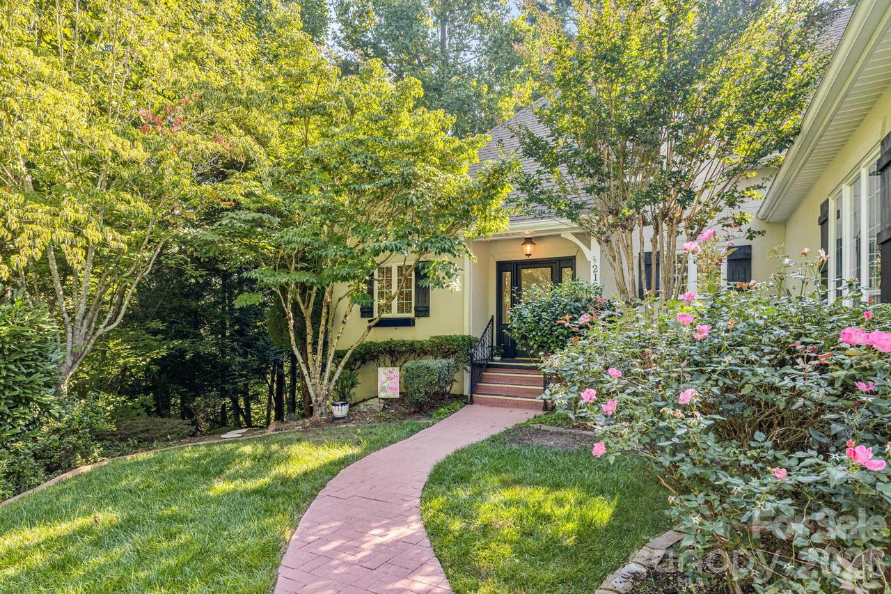 212 Carriage Springs Way, Hendersonville, NC 28791