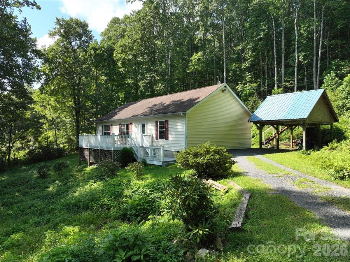 195 Banjo Branch Rd., Burnsville, NC 28714