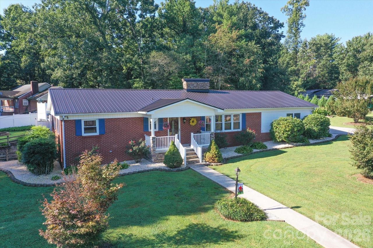 105 Merrywood Dr., Lenoir, NC 28645