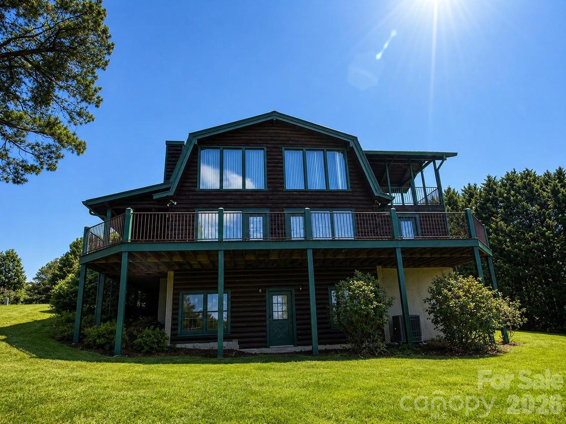 124 Woodard Ln., Hayesville, NC 28904